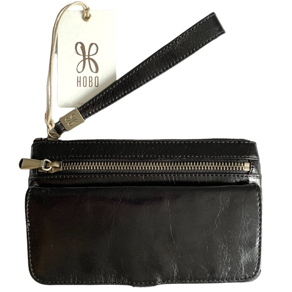 HOBO Handbags - ❌SOLD❌ NWT Hobo Roam Leather Wristlet Bag